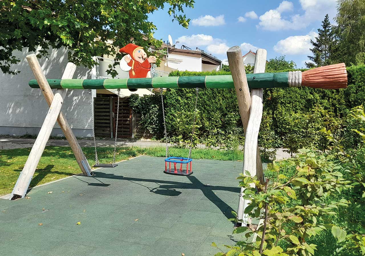 Q-72-Hexenschaukel-1