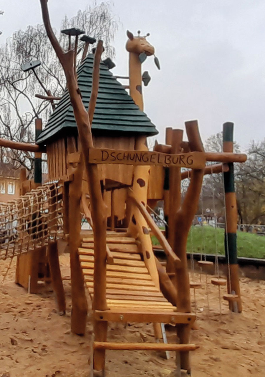 T-82-Dschungelburg-Köln-Seligentaler-Str-2